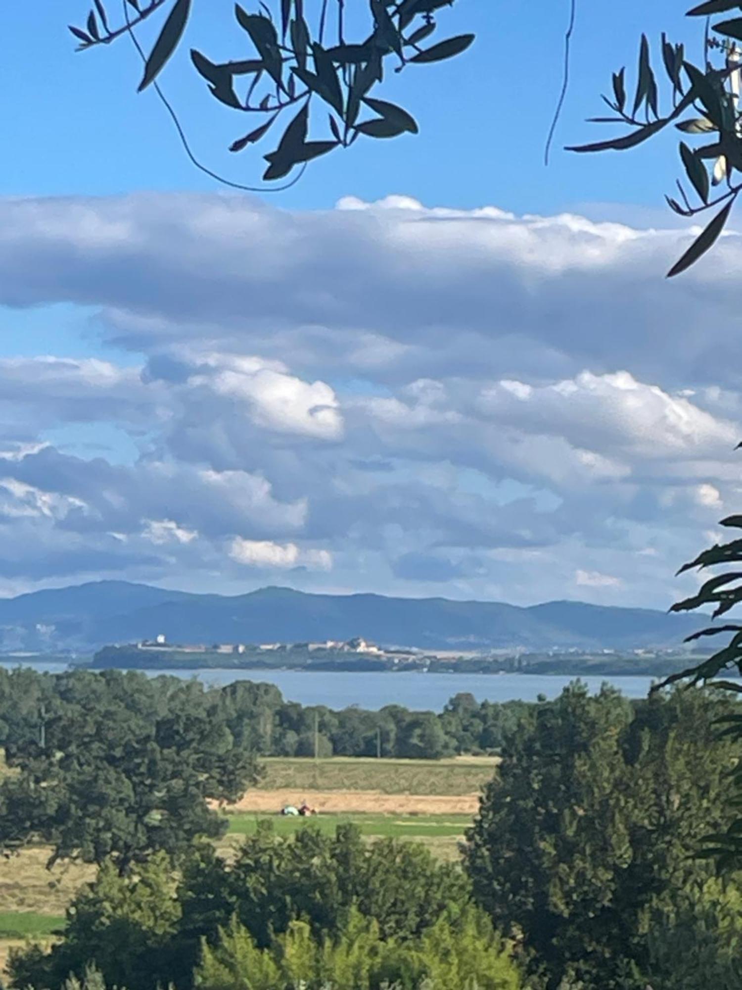 Private Stone Cottage With Starlink & Lake View Tuoro sul Trasimeno Exterior photo