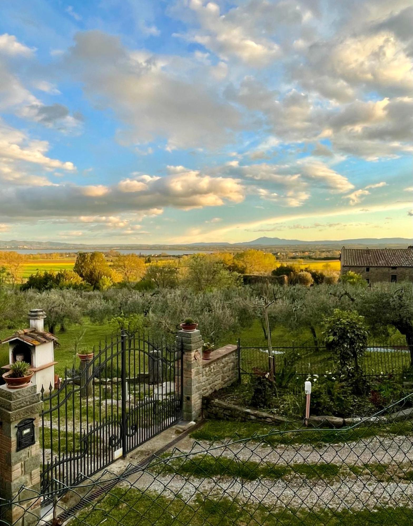 Private Stone Cottage With Starlink & Lake View Tuoro sul Trasimeno Exterior photo