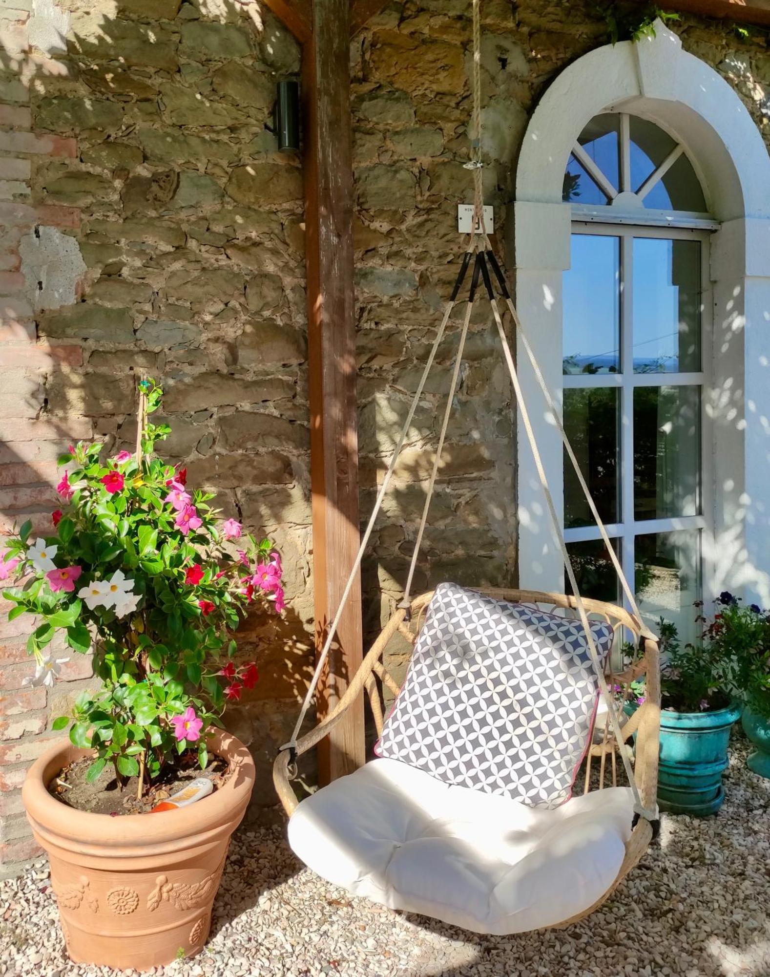 Private Stone Cottage With Starlink & Lake View Tuoro sul Trasimeno Exterior photo